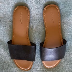 Old Navy black slides, size 6
